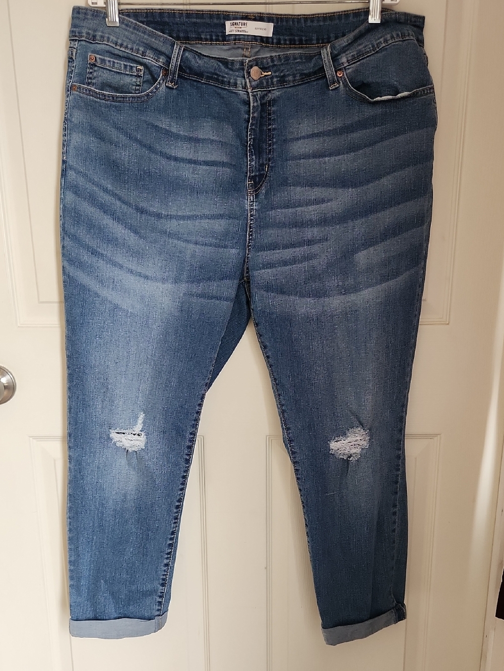 Signature by Levi Strauss Distressed Cropped Ankle Jeans Size 22, W36